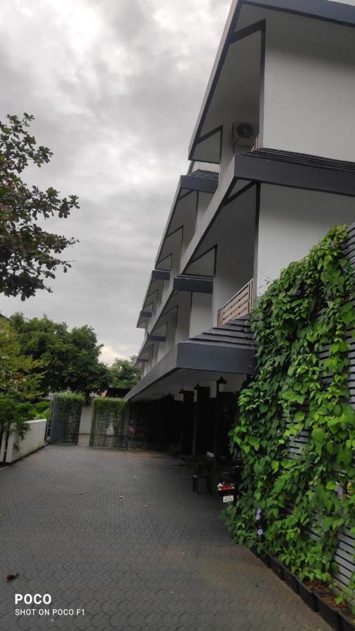 Emperor-Hotel Rachana Continental Pvt Ltd Kizhake Chālakudi エクステリア 写真