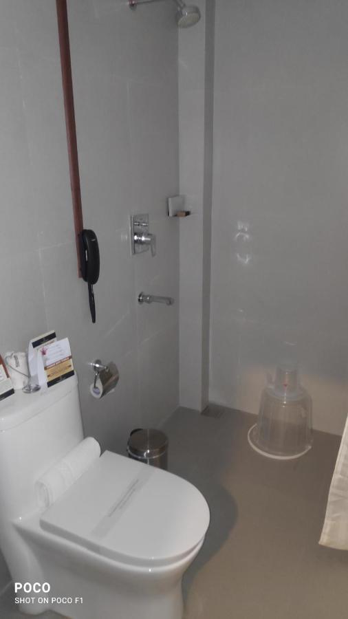Emperor-Hotel Rachana Continental Pvt Ltd Kizhake Chālakudi エクステリア 写真