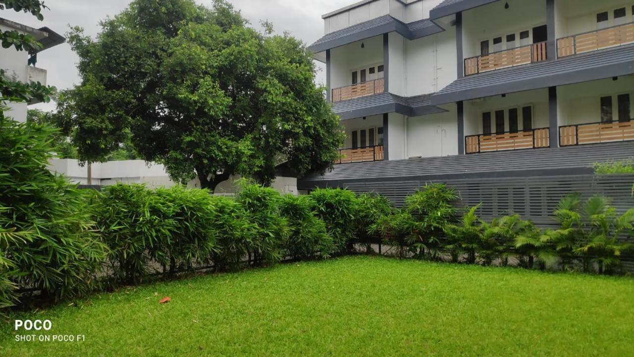 Emperor-Hotel Rachana Continental Pvt Ltd Kizhake Chālakudi エクステリア 写真