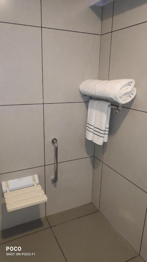 Emperor-Hotel Rachana Continental Pvt Ltd Kizhake Chālakudi エクステリア 写真