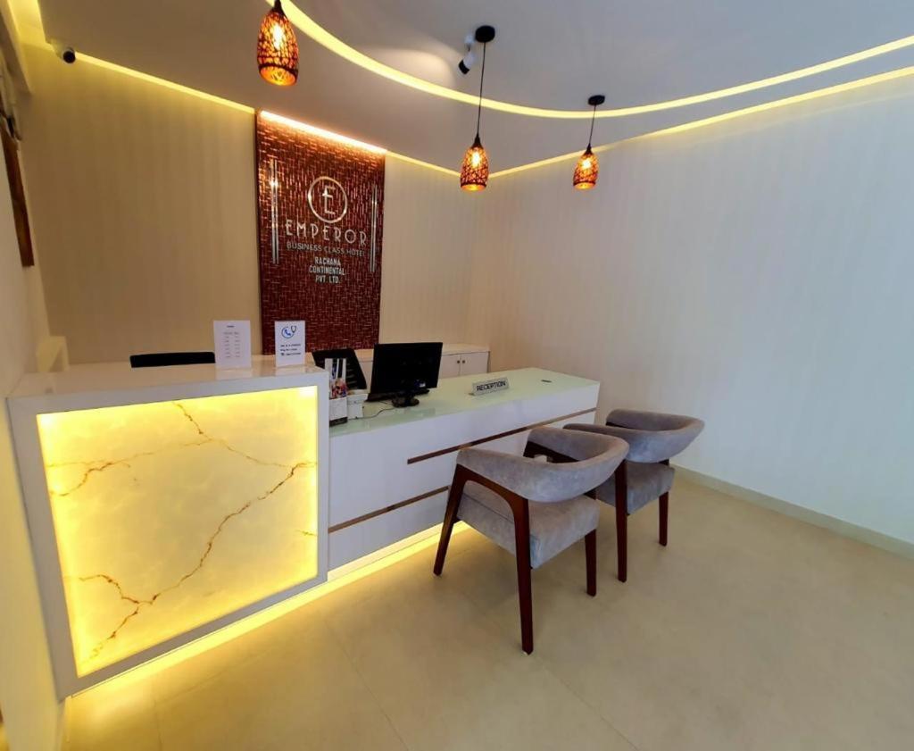 Emperor-Hotel Rachana Continental Pvt Ltd Kizhake Chālakudi エクステリア 写真