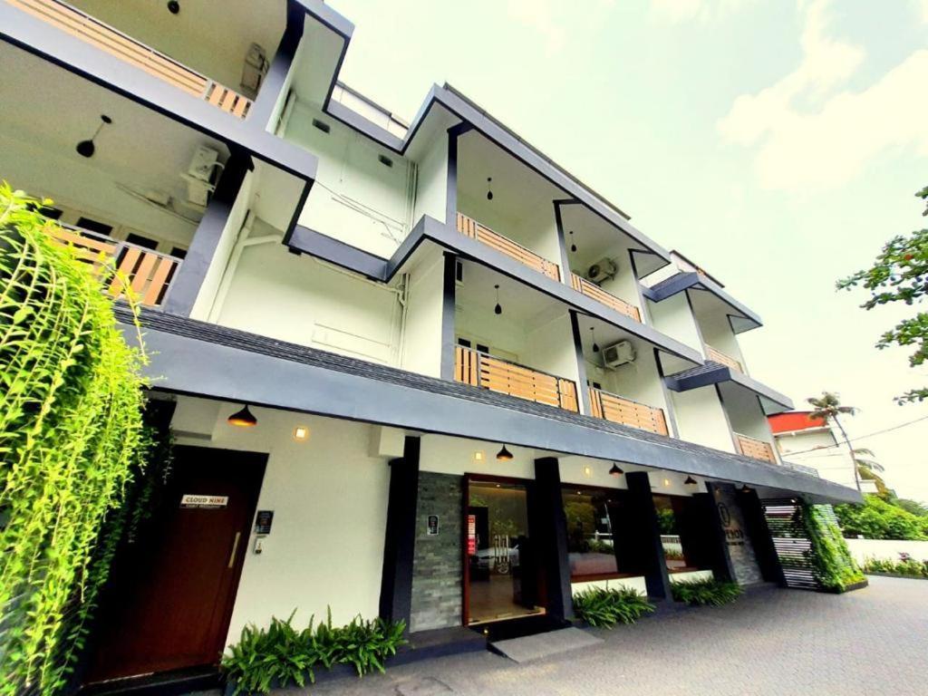 Emperor-Hotel Rachana Continental Pvt Ltd Kizhake Chālakudi エクステリア 写真