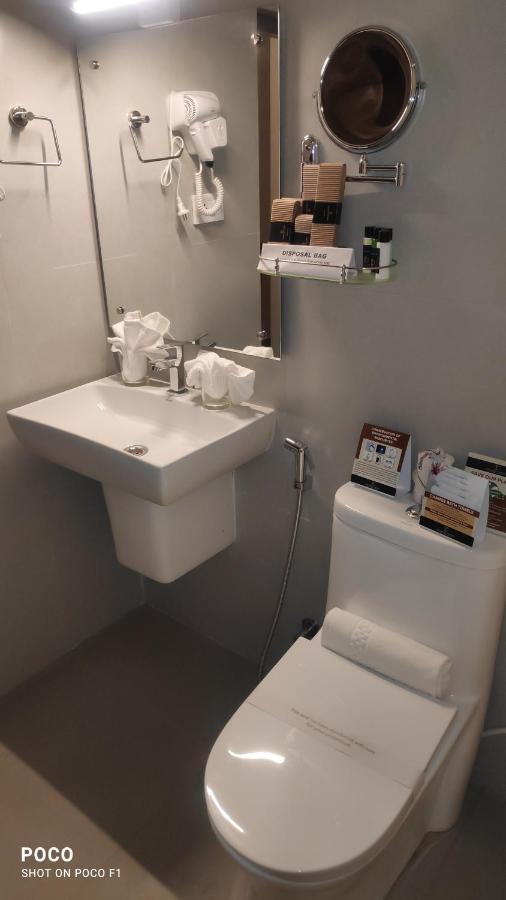 Emperor-Hotel Rachana Continental Pvt Ltd Kizhake Chālakudi エクステリア 写真