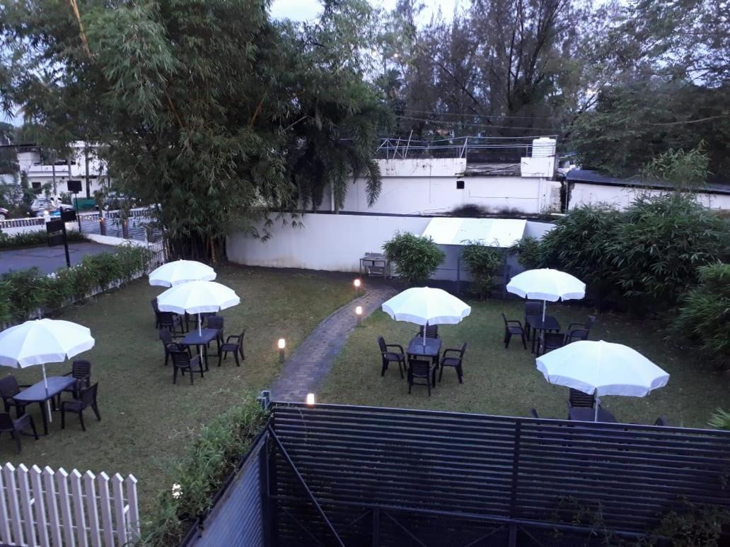 Emperor-Hotel Rachana Continental Pvt Ltd Kizhake Chālakudi エクステリア 写真