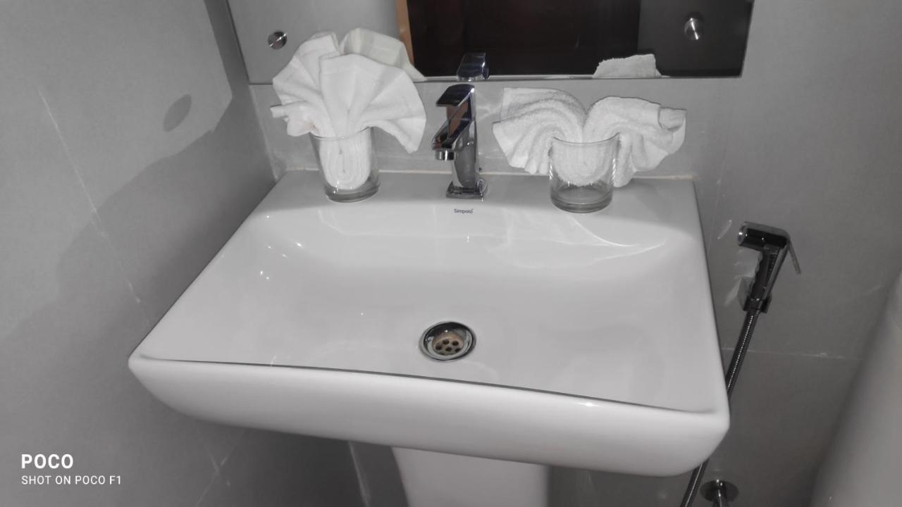 Emperor-Hotel Rachana Continental Pvt Ltd Kizhake Chālakudi エクステリア 写真