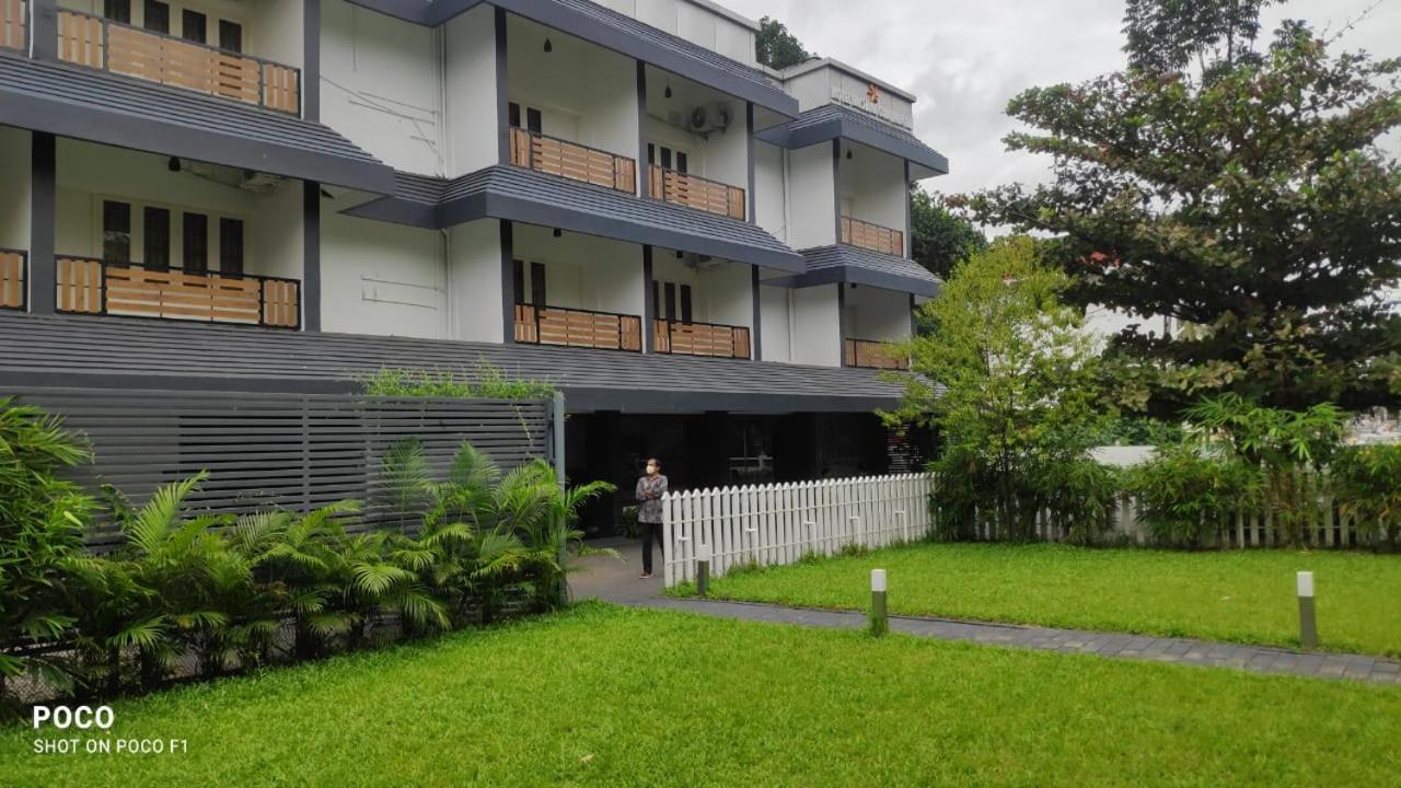 Emperor-Hotel Rachana Continental Pvt Ltd Kizhake Chālakudi エクステリア 写真