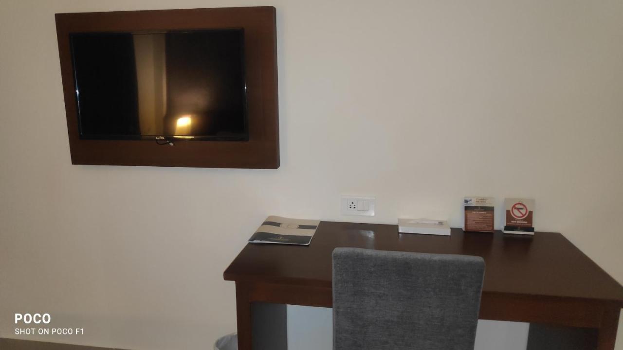 Emperor-Hotel Rachana Continental Pvt Ltd Kizhake Chālakudi エクステリア 写真