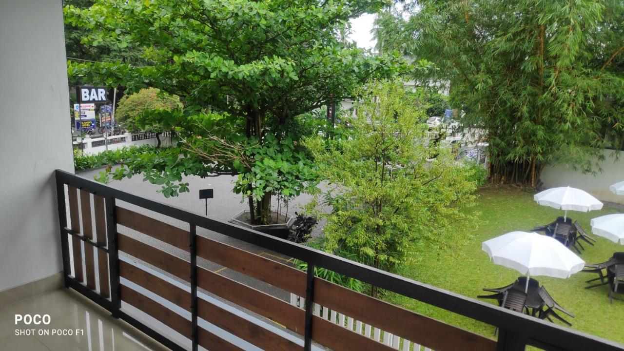 Emperor-Hotel Rachana Continental Pvt Ltd Kizhake Chālakudi エクステリア 写真